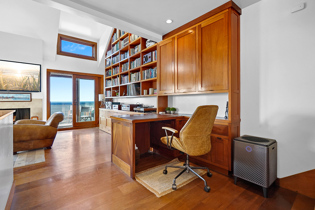 Actor Donald Sutherland Designed And Formerly Owned This Santa Monica Beach House Now Available To Rent 6