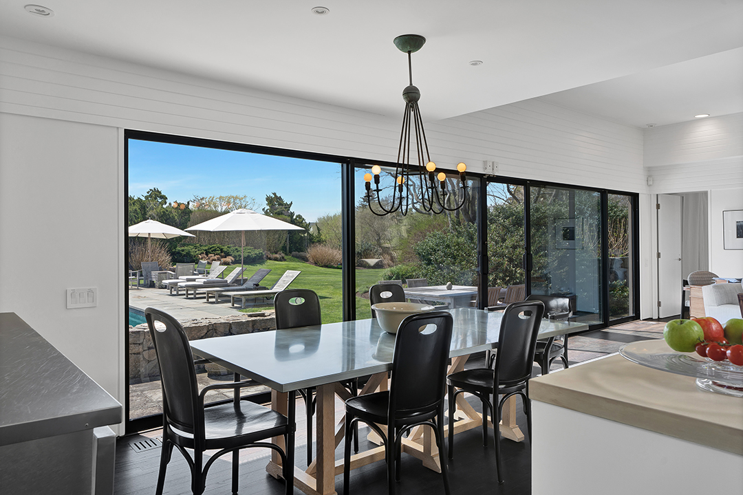 A Norman Jaffe Stunner In Bridgehampton Is Available To Rent For 90000 N