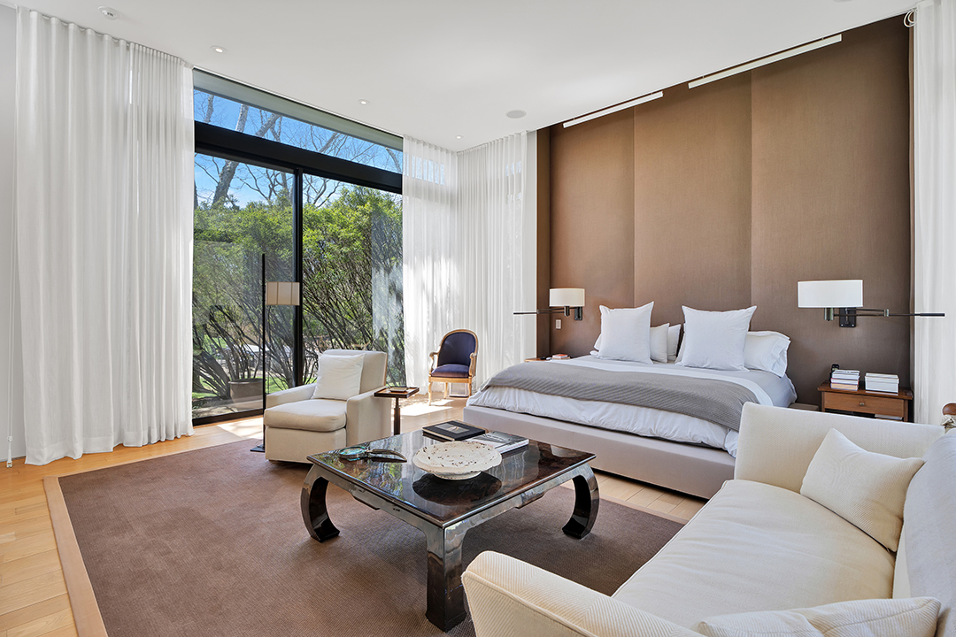 A Norman Jaffe Stunner In Bridgehampton Is Available To Rent For 90000 S