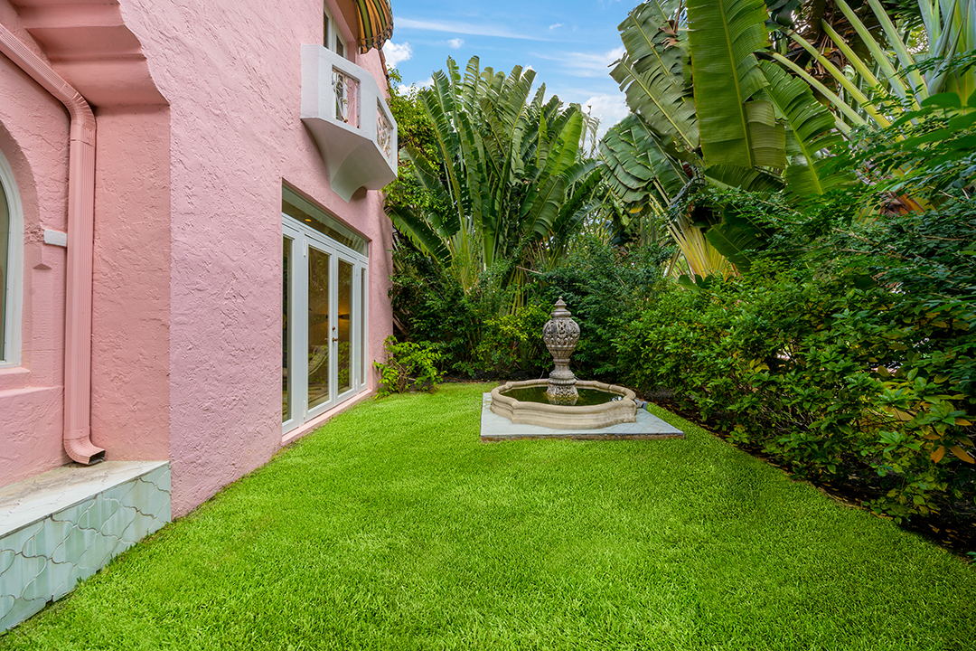 Step Inside An Unforgettable Colorful Home In Miami Beach T