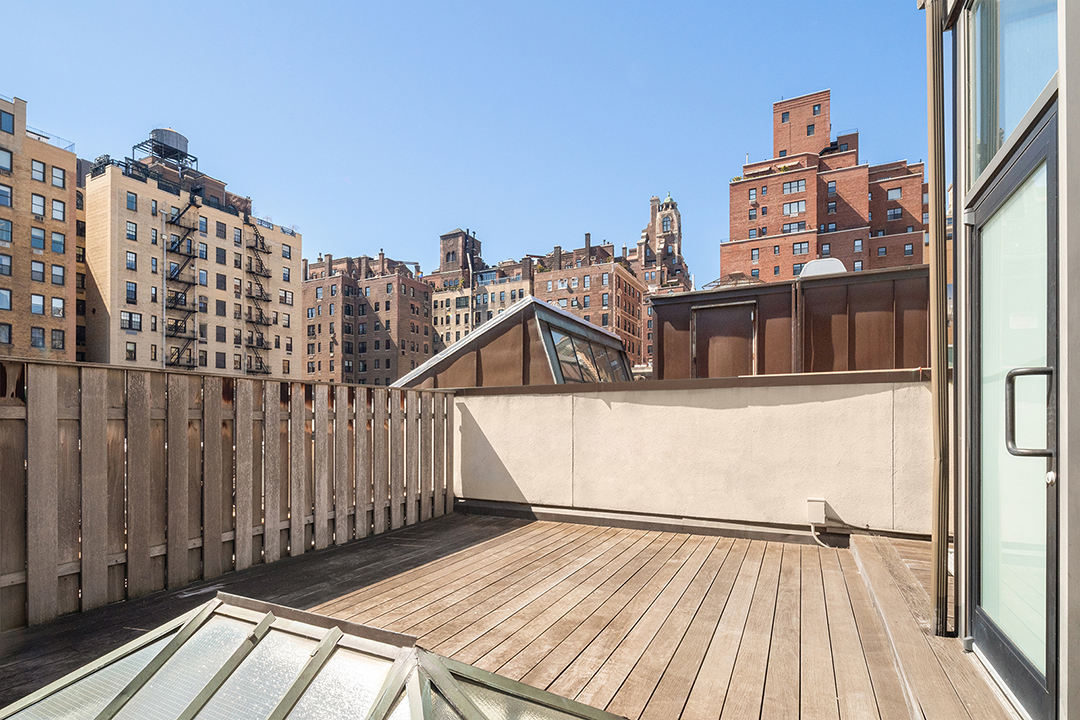 The Devil Wears Prada And Gossip Girl Both Filmed At This Stunning Ues Townhouse Asking 27 5m Y