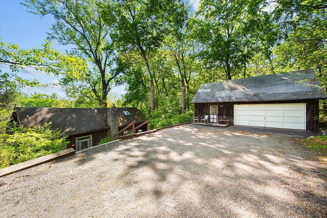 The Longtime Retreat Of Great American Artist Jasper Johns Asks 600000 In Stony Point B