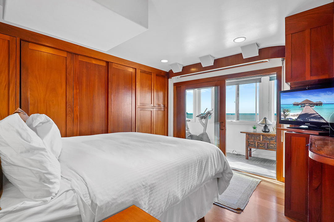 Actor Donald Sutherland Designed And Formerly Owned This Santa Monica Beach House Now Available To Rent 16