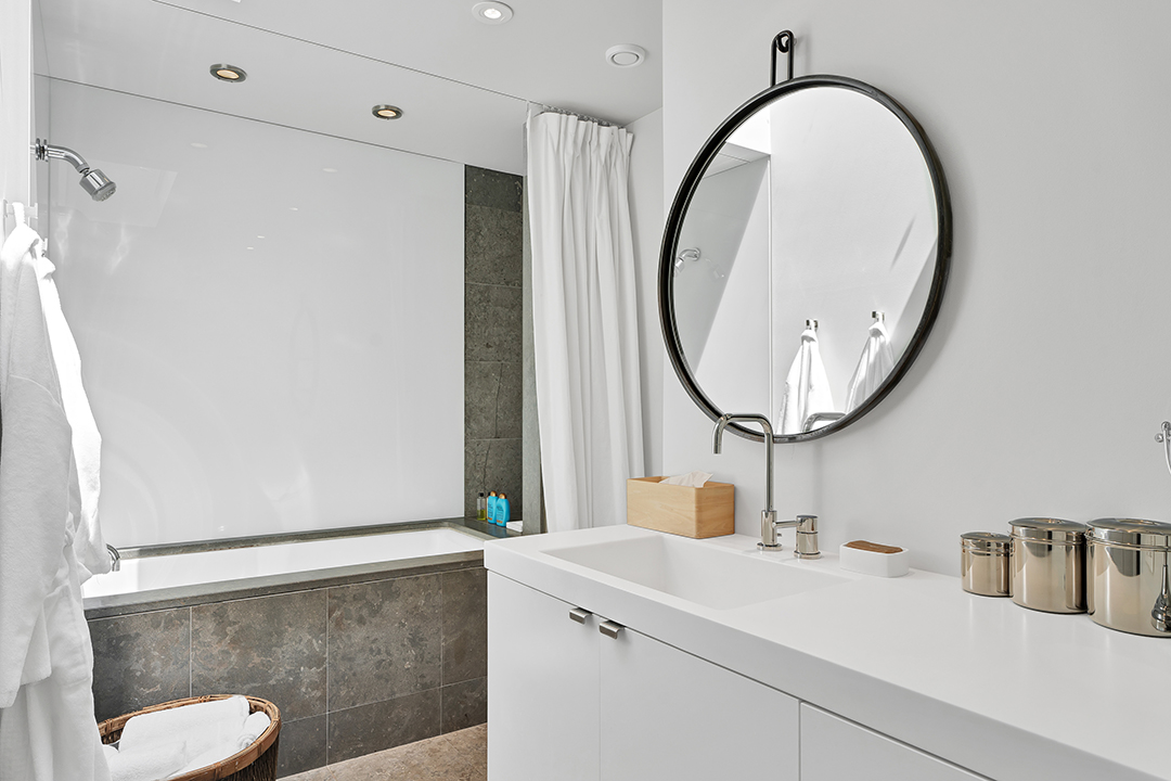 A Norman Jaffe Stunner In Bridgehampton Is Available To Rent For 90000 Y