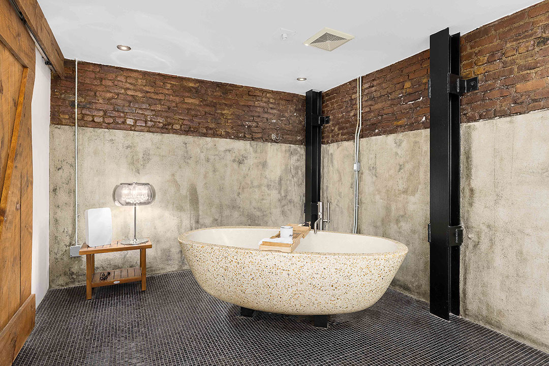 112 Waverly Place Bathtub