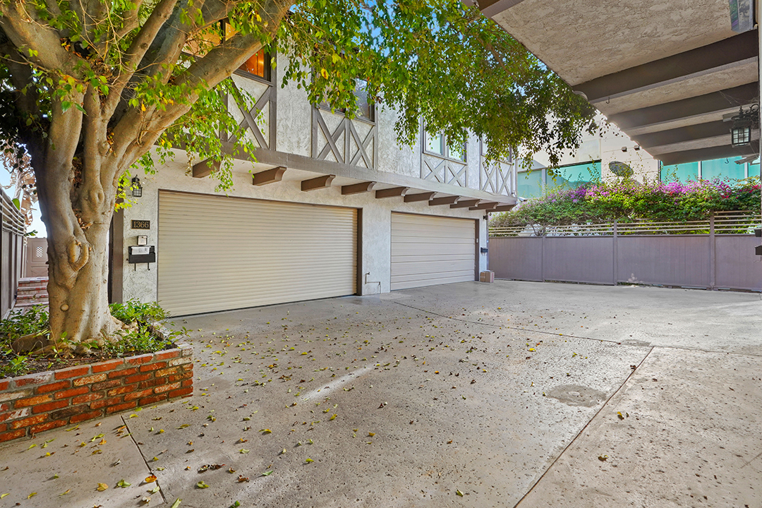 Actor Donald Sutherland Designed And Formerly Owned This Santa Monica Beach House Now Available To Rent 24