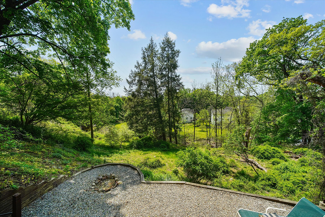 The Longtime Retreat Of Great American Artist Jasper Johns Asks 600000 In Stony Point Z