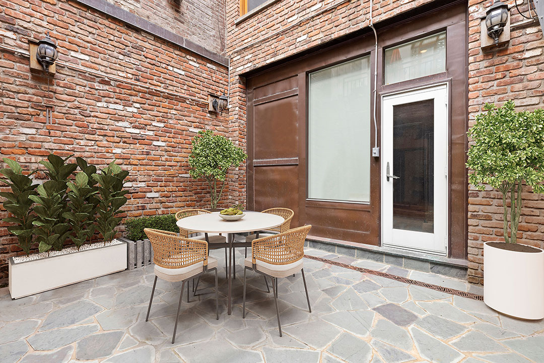 112 Waverly Place Outdoor Dining