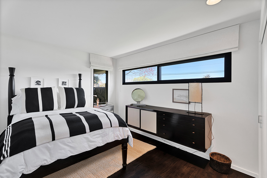 A Norman Jaffe Stunner In Bridgehampton Is Available To Rent For 90000 V