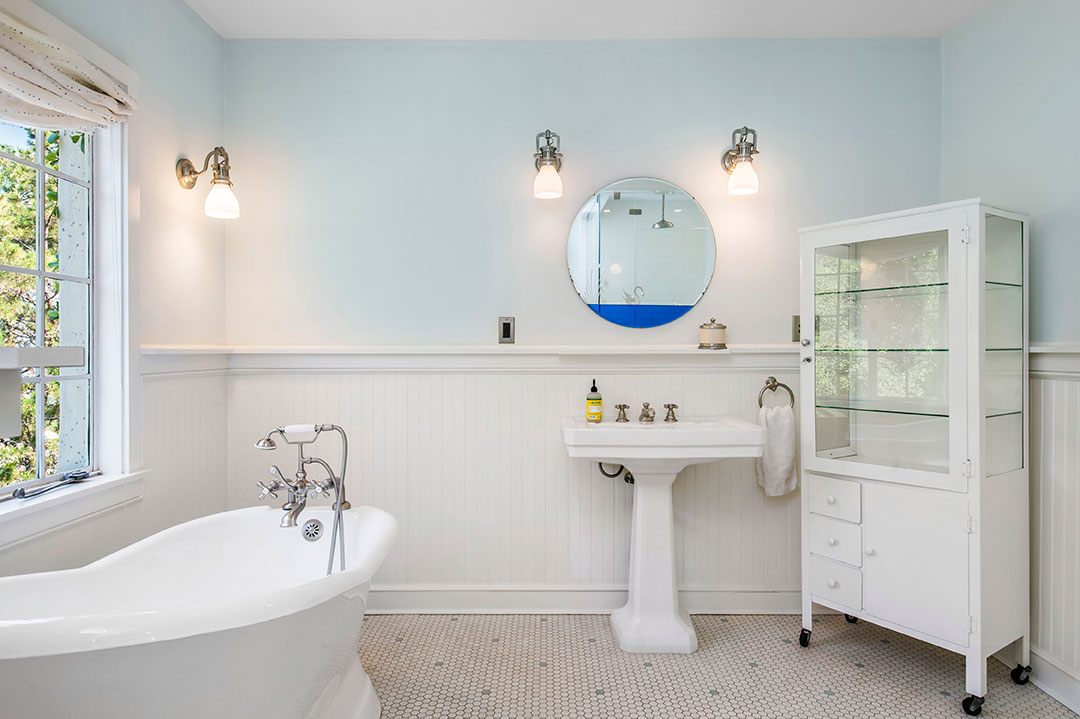 36 Walt Disney Bathroom