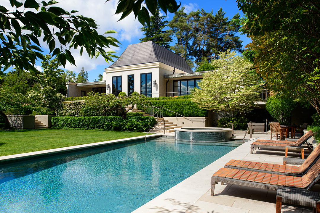 Explore A Sophisticated Lakefront Seattle Mansion Priced At 22 5m E