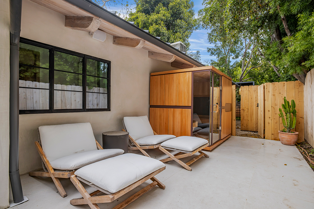 Renowned Record Producer Flips Pacific Palisades Property Listing It For 15m U