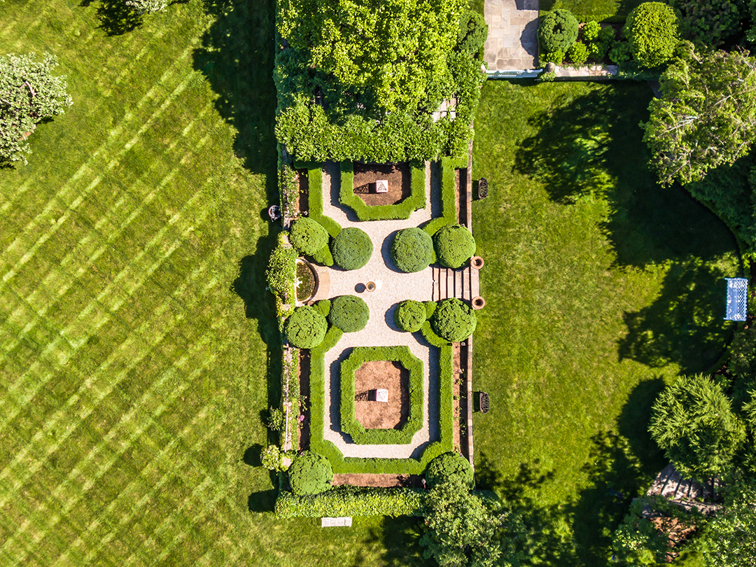 Susie Hilfiger Finally Sells Her Lovely Greenwich Estate In The Towns Biggest Sale Of 2023 So Far F