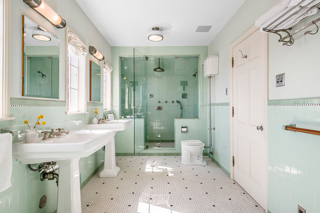 30 Walt Disney Primary Bath