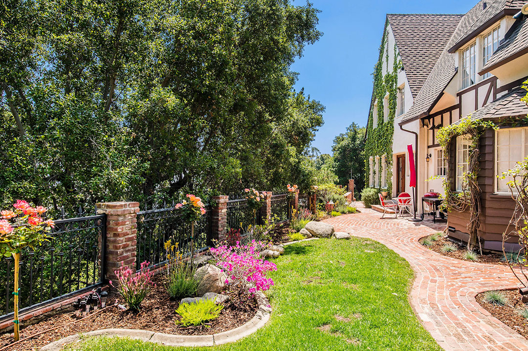 49 Walt Disney Walkway