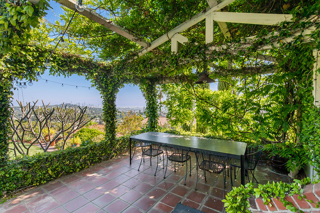 48 Walt Disney Outdoor Dining