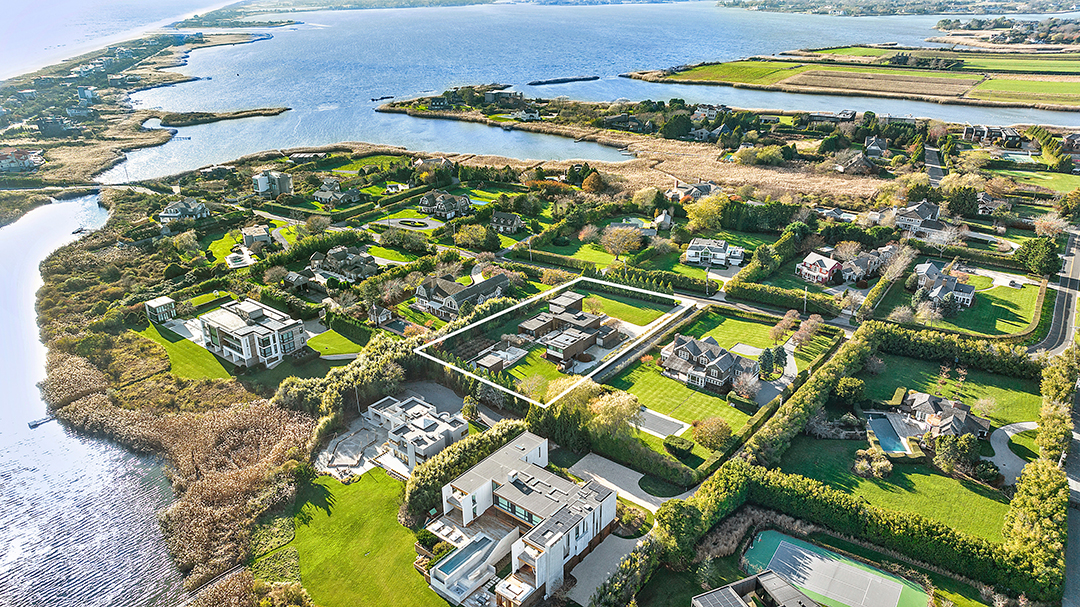 A Pr Pros Custom Built Bridgehampton Getaway Designed By Bates Masi Looks For 15 9m K