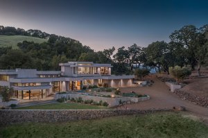 1 Decorist Founder Exterior