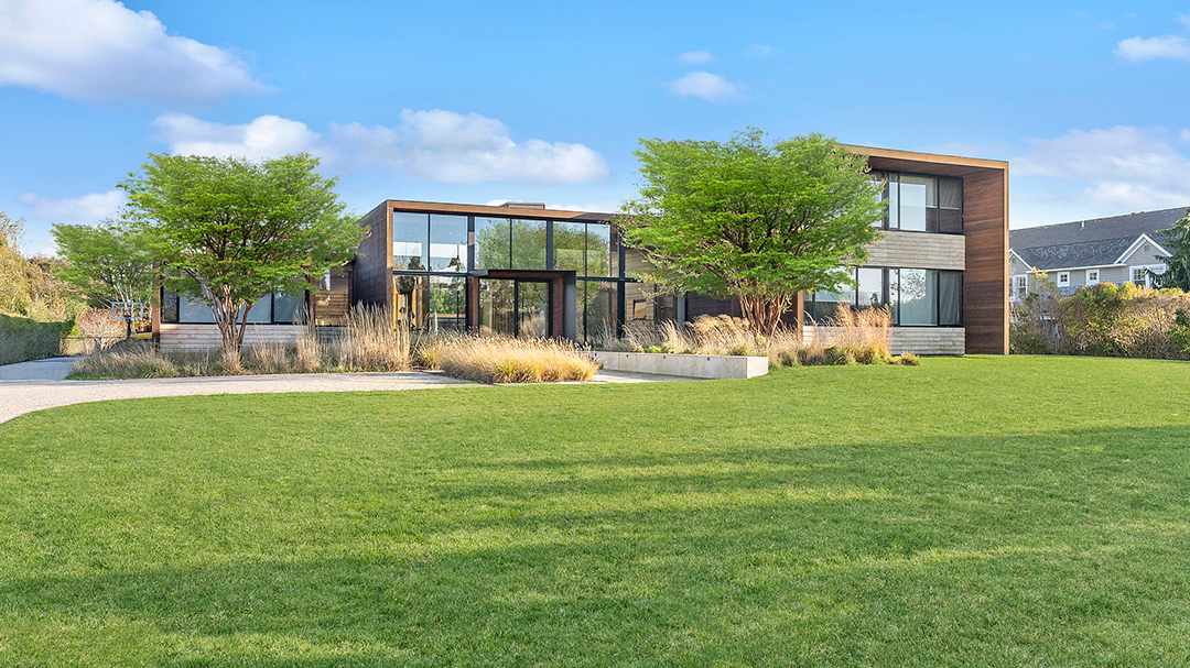 A Pr Pros Custom Built Bridgehampton Getaway Designed By Bates Masi Looks For 15 9m B