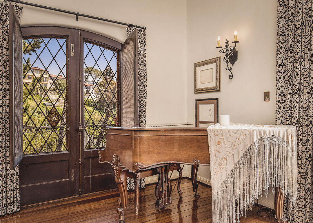 08 Walt Disney Living Room Piano