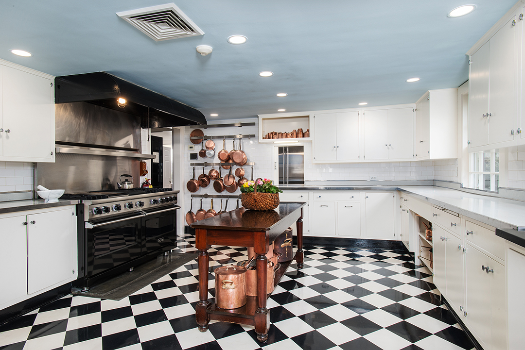 Susie Hilfiger Finally Sells Her Lovely Greenwich Estate In The Towns Biggest Sale Of 2023 So Far O