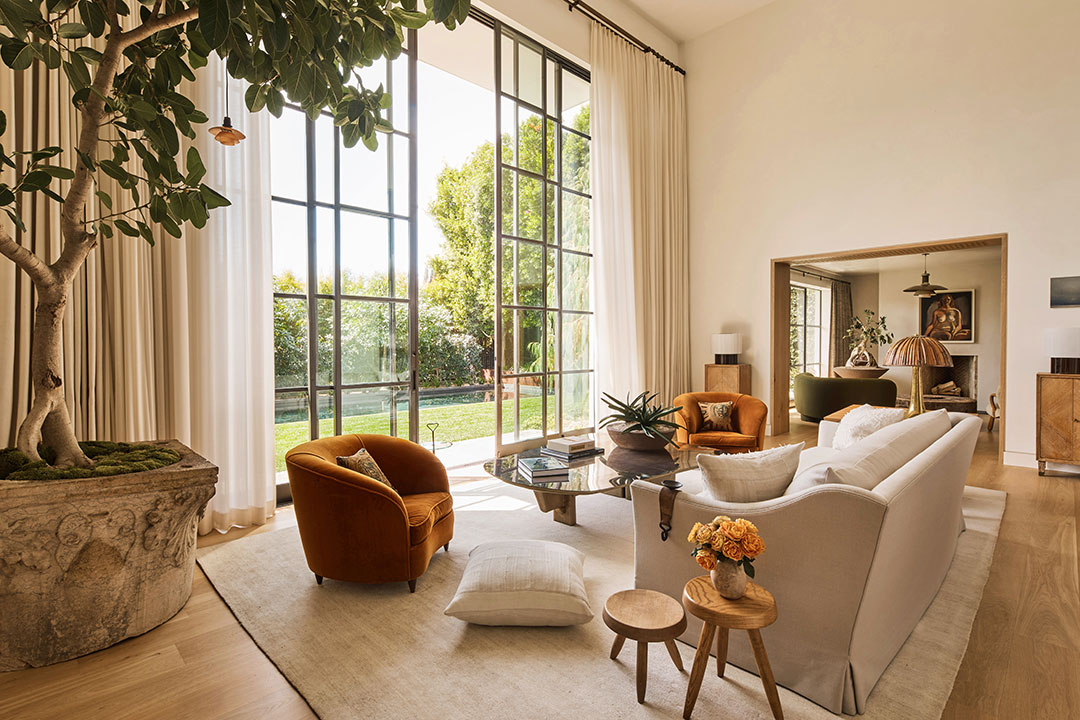 Tinder La Living Room