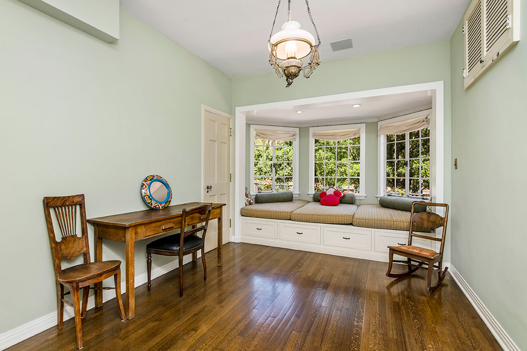 38 Walt Disney Window Seat