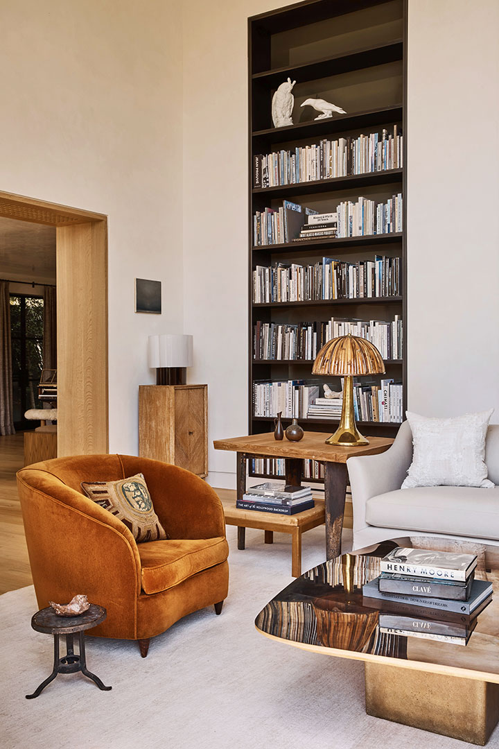 Tinder La Bookshelf