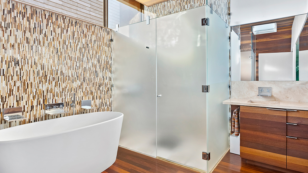 A Pr Pros Custom Built Bridgehampton Getaway Designed By Bates Masi Looks For 15 9m I