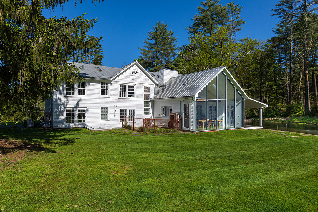 Fabulous Floating Farmhouse In The Catskills Relists For 2 35m 050photo Credit Phil Mansfield