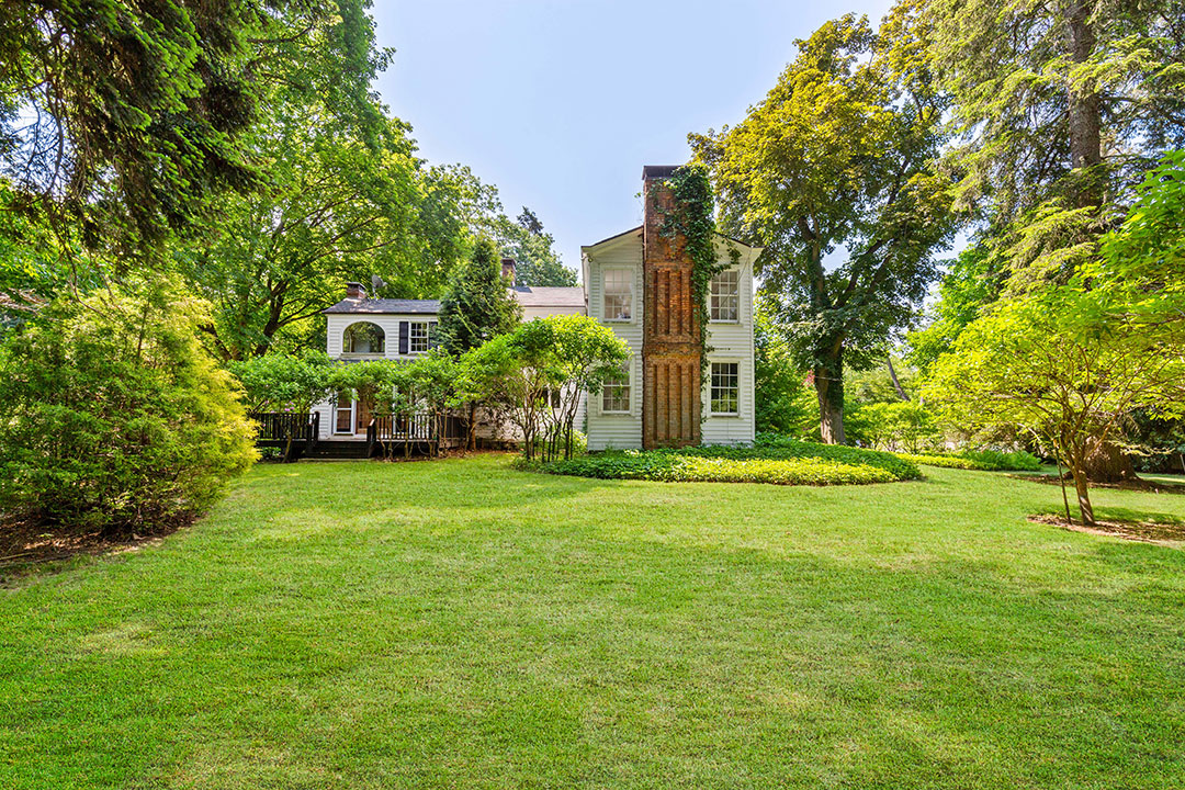 38 Andre Leon Talley Yard And House