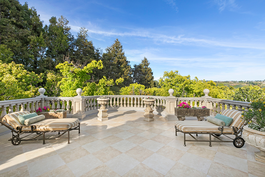 Rod Stewart Seeks 70m For A Richard Landry Designed English Country Estate In L A W