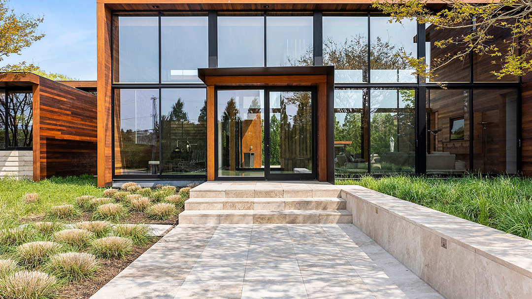 A Pr Pros Custom Built Bridgehampton Getaway Designed By Bates Masi Looks For 15 9m C