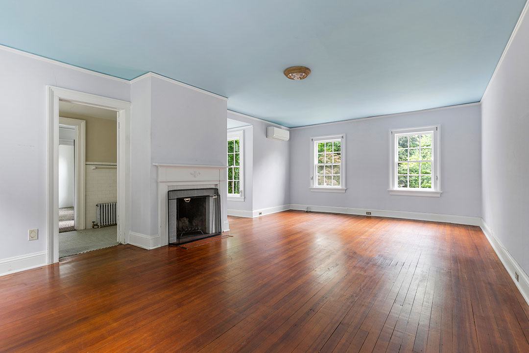 24 Andre Leon Talley Empty Bedroom