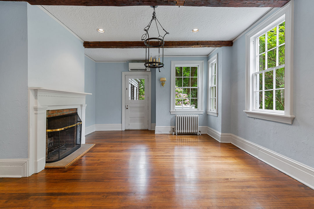 7 Andre Leon Talley Empty Dining Room