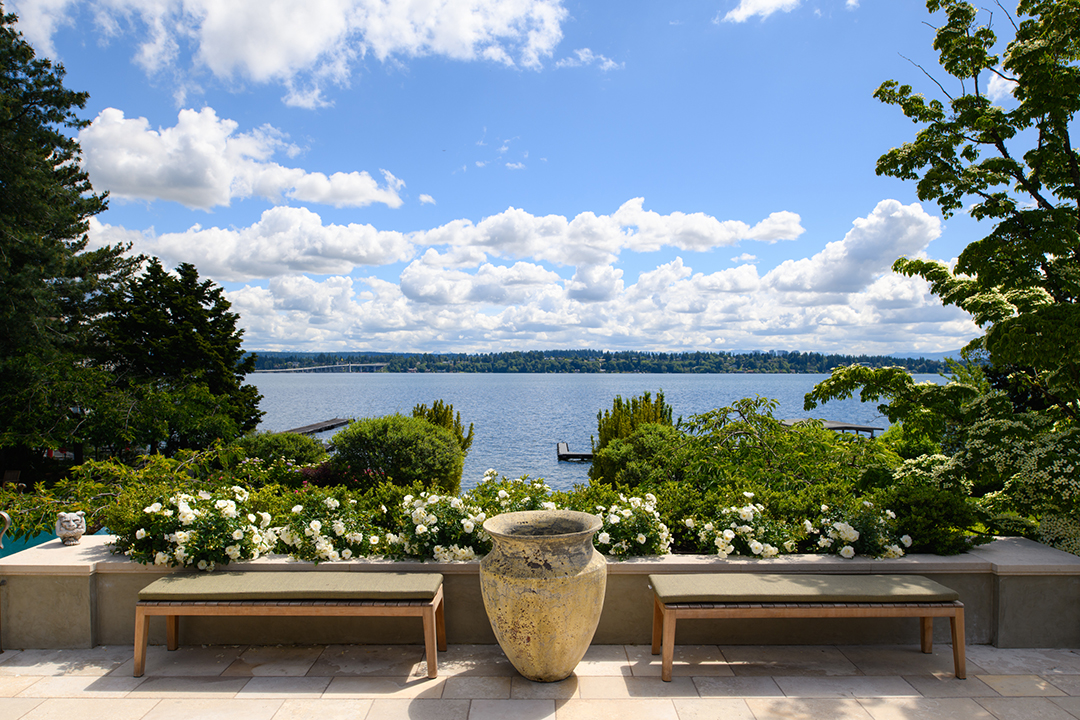 Explore A Sophisticated Lakefront Seattle Mansion Priced At 22 5m D