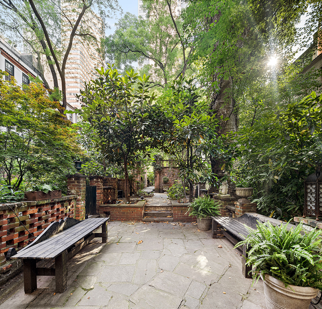 Late Broadway Icon Stephen Sondheims Longtime Nyc Townhouse Is Up For Sale X