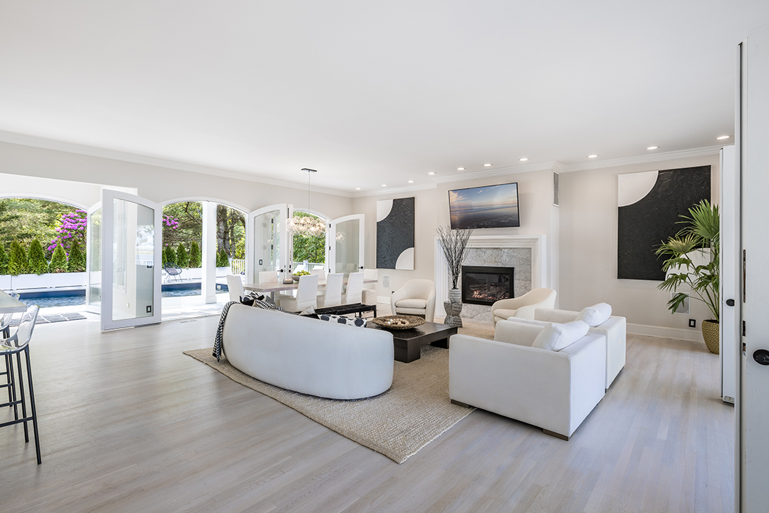 Actress Drea De Matteos Former Family Summer Home In East Hampton Hits The Market 26threemileharbordr Easthampton Interior2 Credit Lena Yaremenko