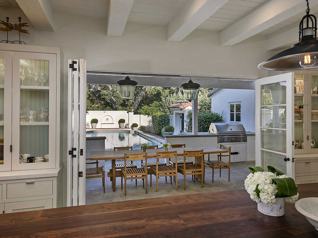 10 Montecito Kitchen Outdoor Dining
