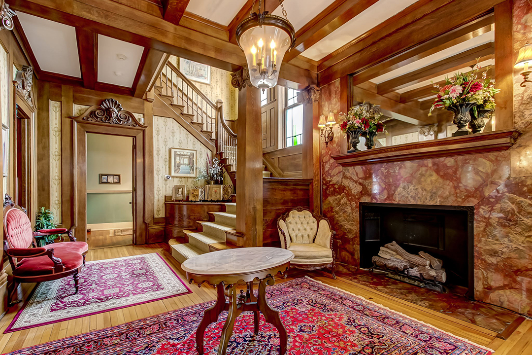 Grand Greek Revival Mansion Sets Record For Highest Savannah Ga Sale Ever 18 Web Or Mls 24 513 Whitaker St