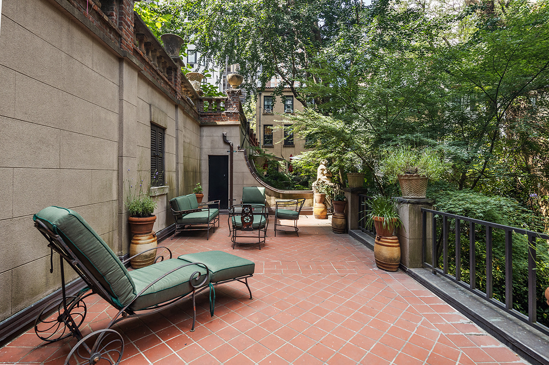 Late Broadway Icon Stephen Sondheims Longtime Nyc Townhouse Is Up For Sale Zzz