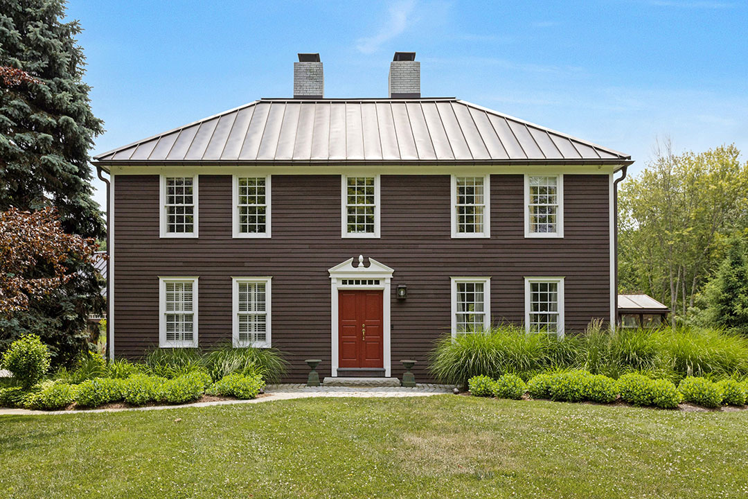 1 Versailles Farm Exterior