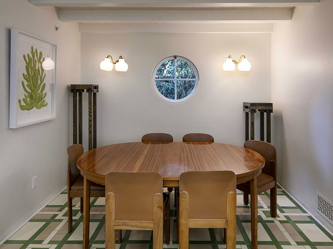 16 Montecito Breakfast Nook