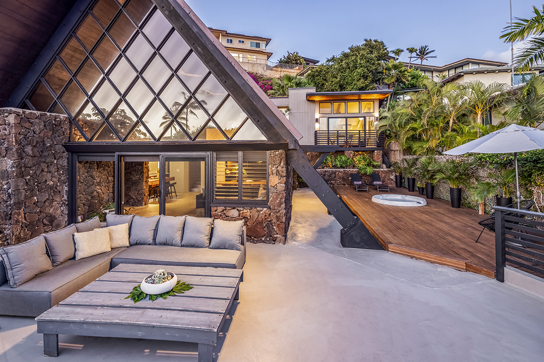 A Movie Producer And Interior Designers Transformed Hawaii Haven Is Now Up For Grabs 360 K
