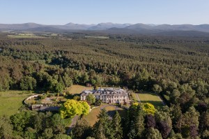Bob Dylan Lists His Sophisticated Scottish Highlands Manor Set On 24 Acres Nethy Bridge Edinburgh Knight Frank Oieo 3000000 1