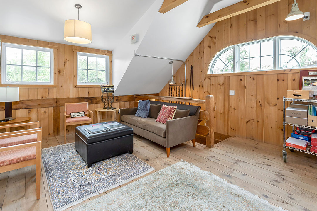 16 Versailles Farm Living Space