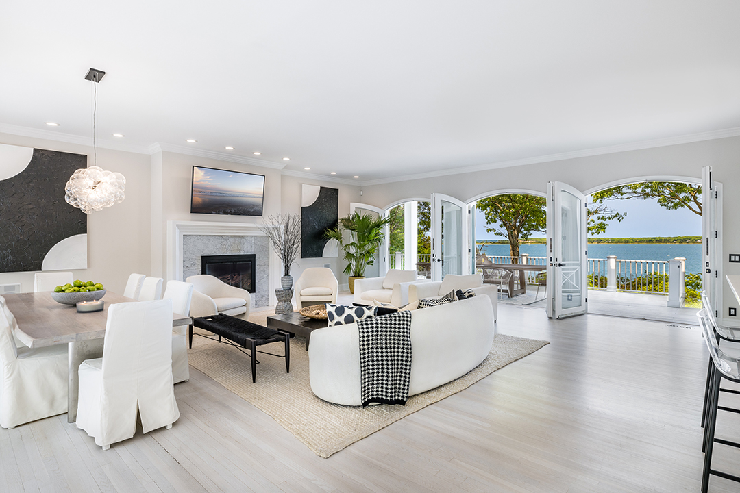 Actress Drea De Matteos Former Family Summer Home In East Hampton Hits The Market 26threemileharbordr Easthampton Interior 1 Credit Lena Yaremenko