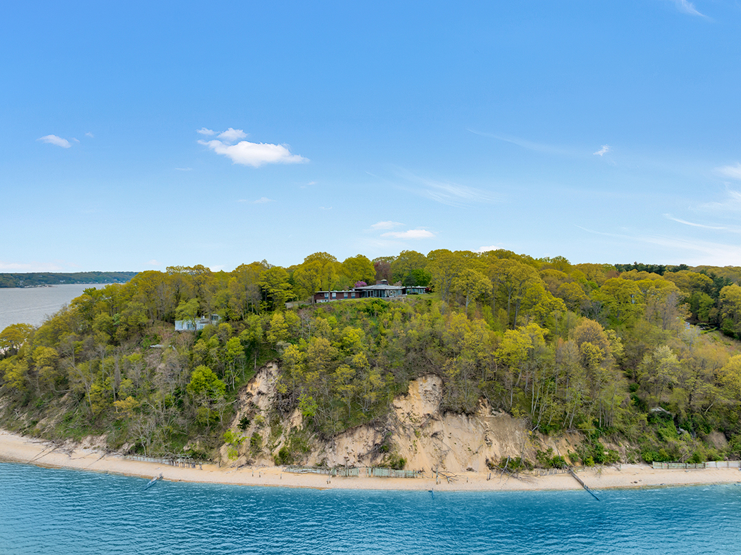 An John Stedman Designed Oyster Bay Home Asks 8 5m Tt