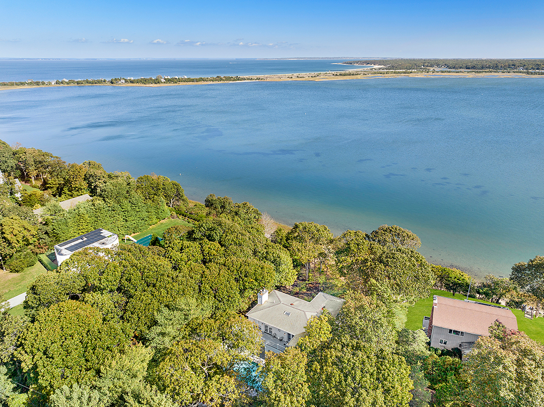 Actress Drea De Matteos Former Family Summer Home In East Hampton Hits The Market 26threemileharbordr Easthampton View 2 Credit Susan Sims