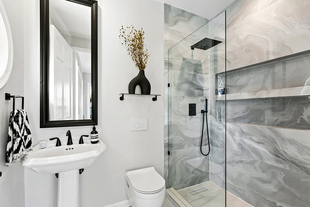 Actress Drea De Matteos Former Family Summer Home In East Hampton Hits The Market 26threemileharbordr Easthampton Bathroom Susan Sims